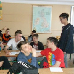 Studenci z daleka