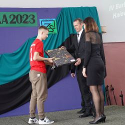b23