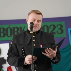 b23