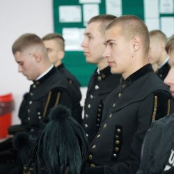 b23